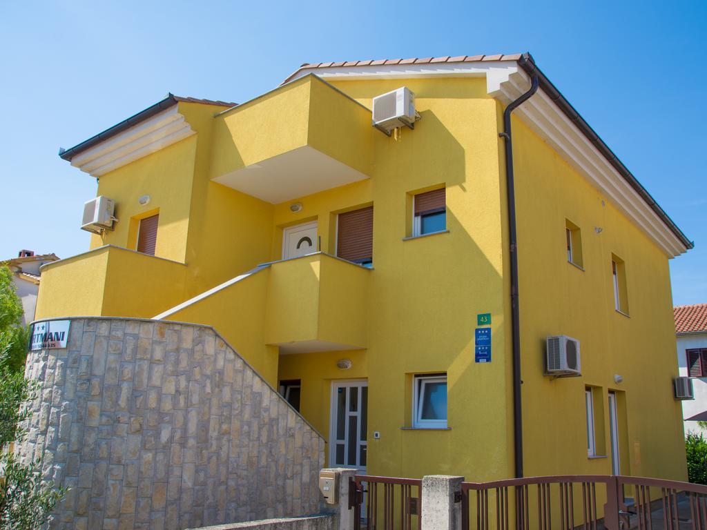 Apartments Manuela Pola Esterno foto